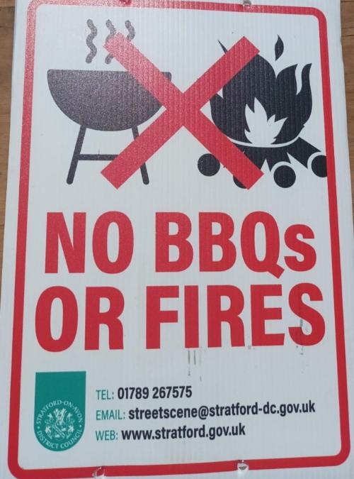 Disposable BBQ sign, no disposable bbq or fires